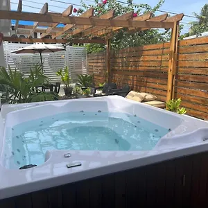 Atlantis Casa Boutique , Con Jacuzzi Cerca De La Playa Сasa de vacaciones
